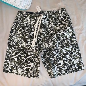 Banana republic elastic waist mens shorts brand new men size small